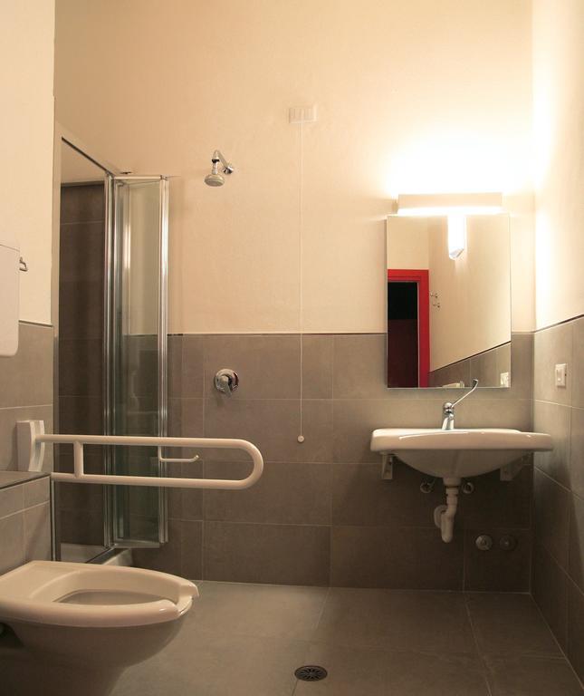 Ostello Locanda Degli Acrobati Бреша Стая снимка