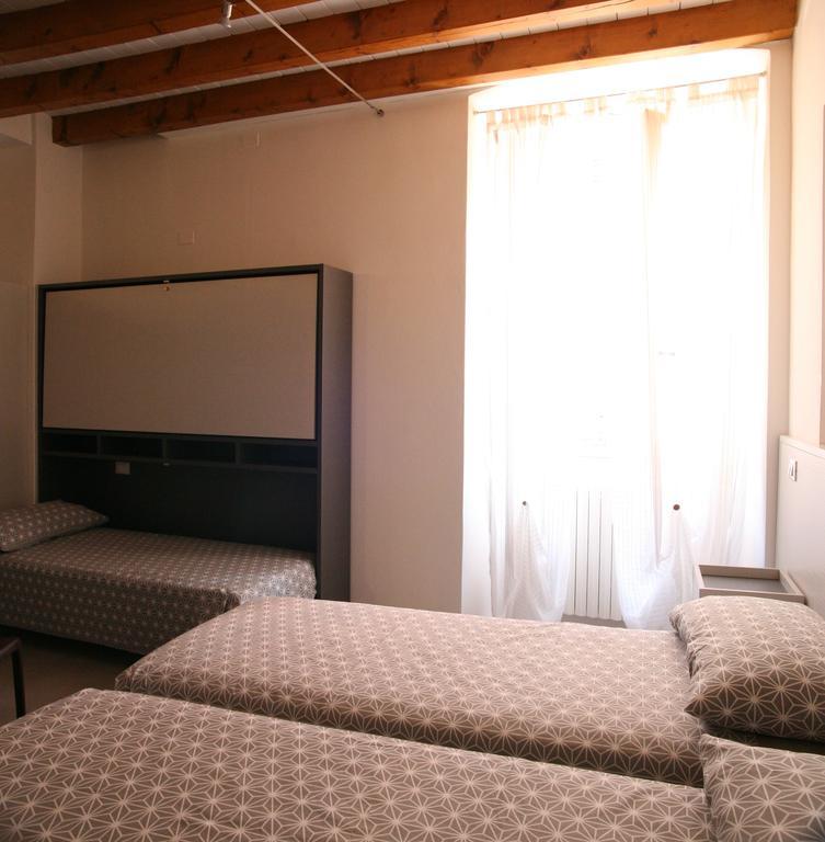 Ostello Locanda Degli Acrobati Бреша Стая снимка
